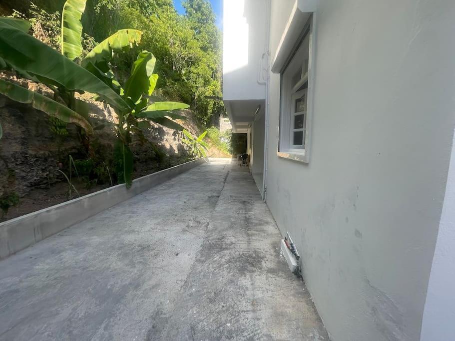Kay Johanna Les Abymes Exterior foto