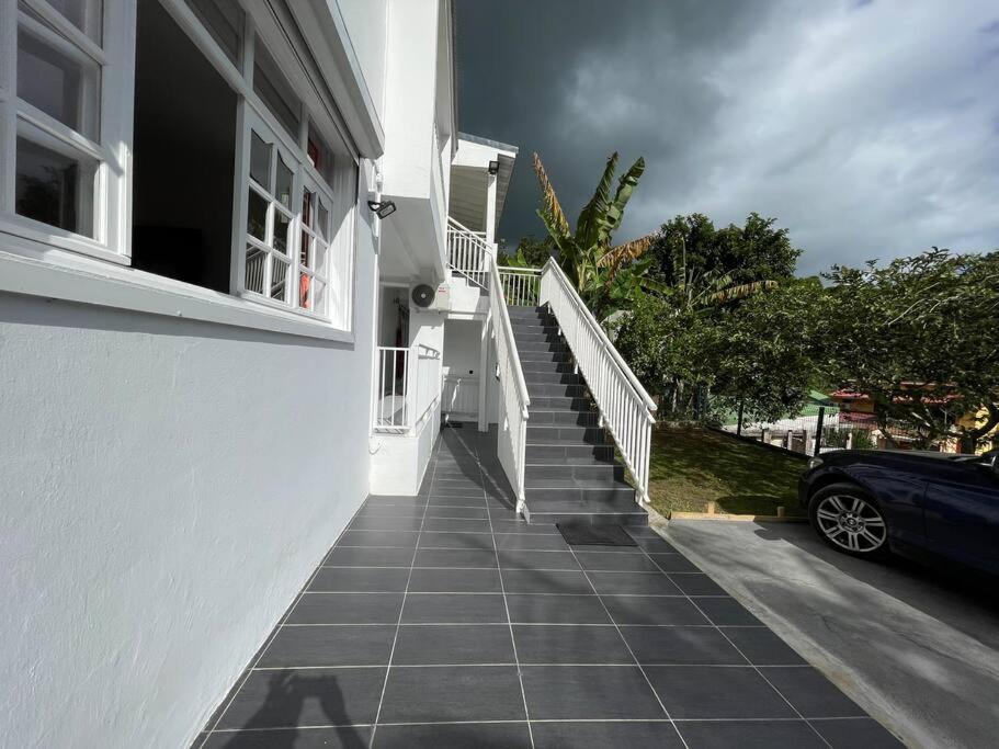 Kay Johanna Les Abymes Exterior foto