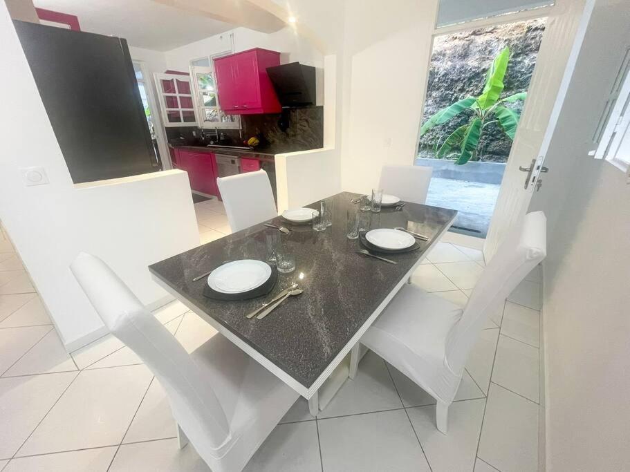 Kay Johanna Les Abymes Exterior foto